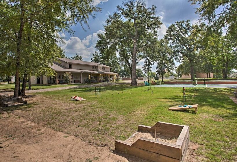 Kingston Home W/ Pickleball: Steps To Lake Texoma!