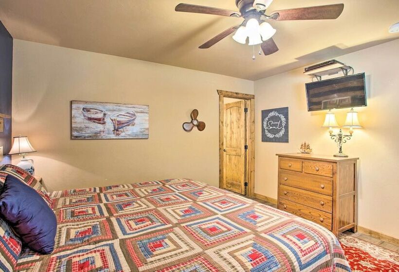 Kingston Home W/ Pickleball: Steps To Lake Texoma!