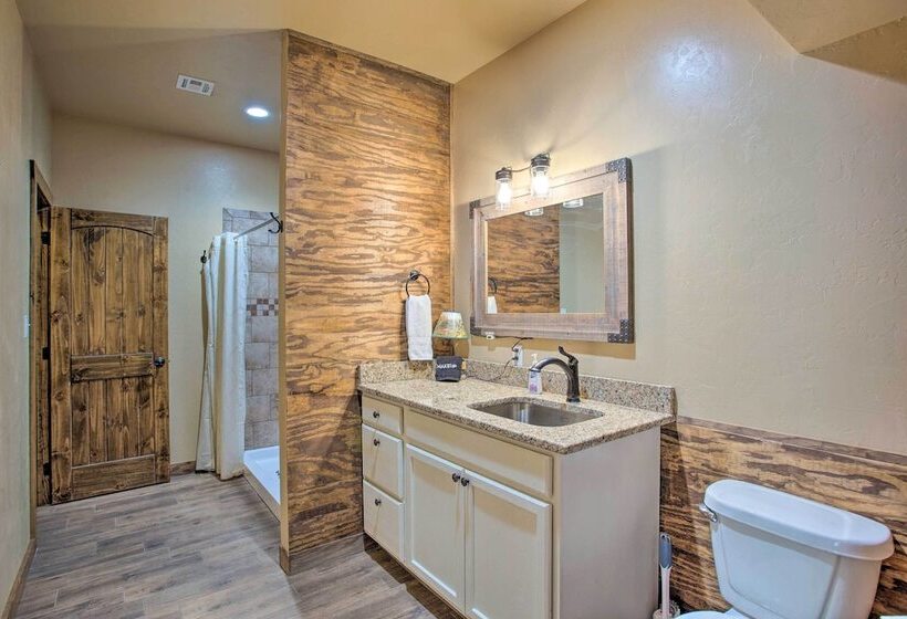 Kingston Home W/ Pickleball: Steps To Lake Texoma!