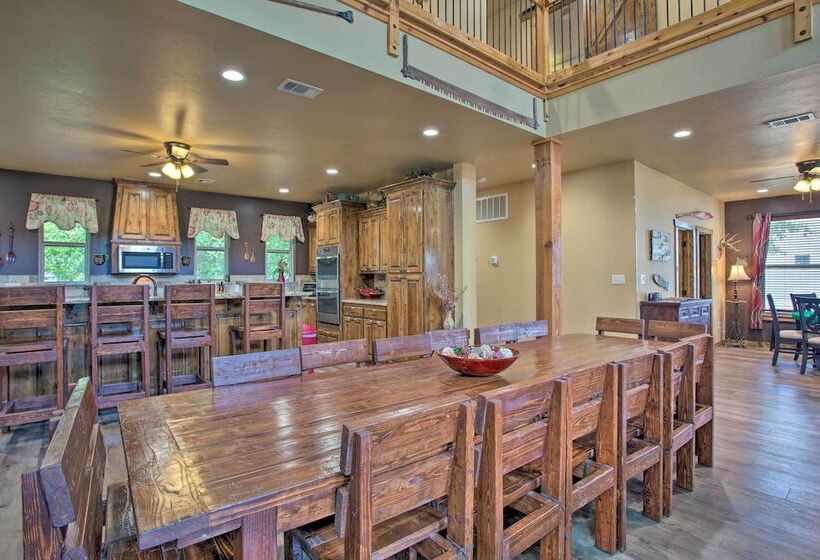 Kingston Home W/ Pickleball: Steps To Lake Texoma!