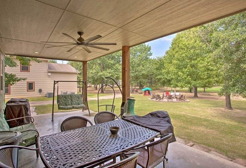 Kingston Home W/ Pickleball: Steps To Lake Texoma!