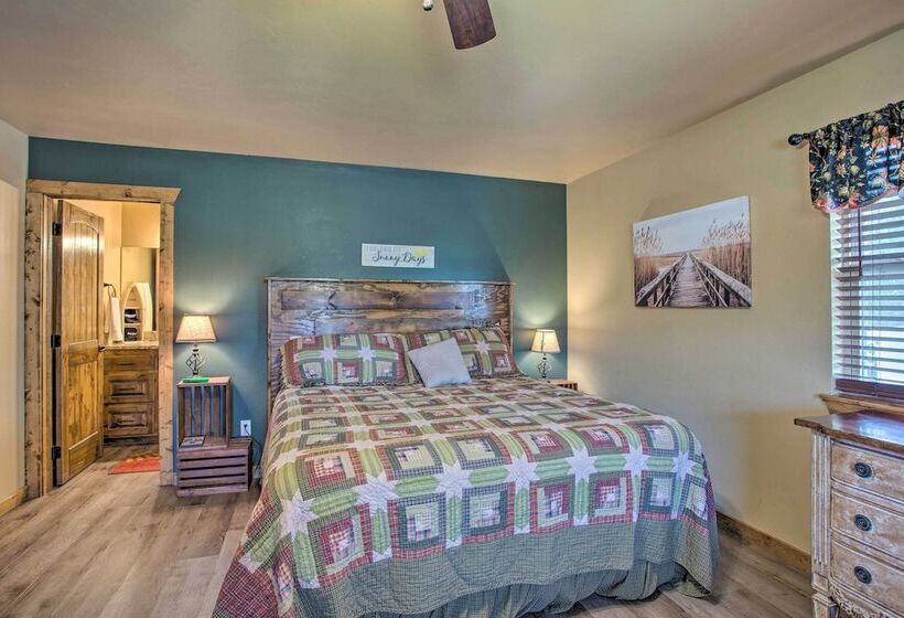 Kingston Home W/ Pickleball: Steps To Lake Texoma!