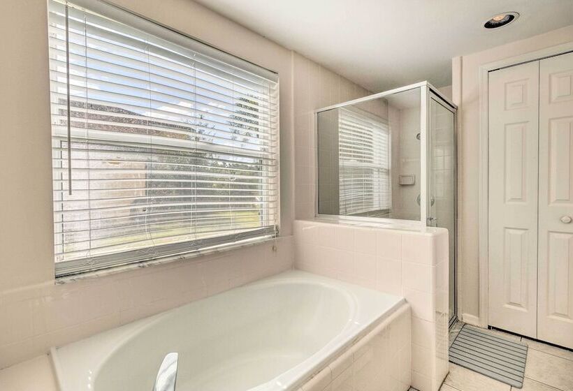 < 5 Mi To Disney Parks: Spacious Home W/ Lanai