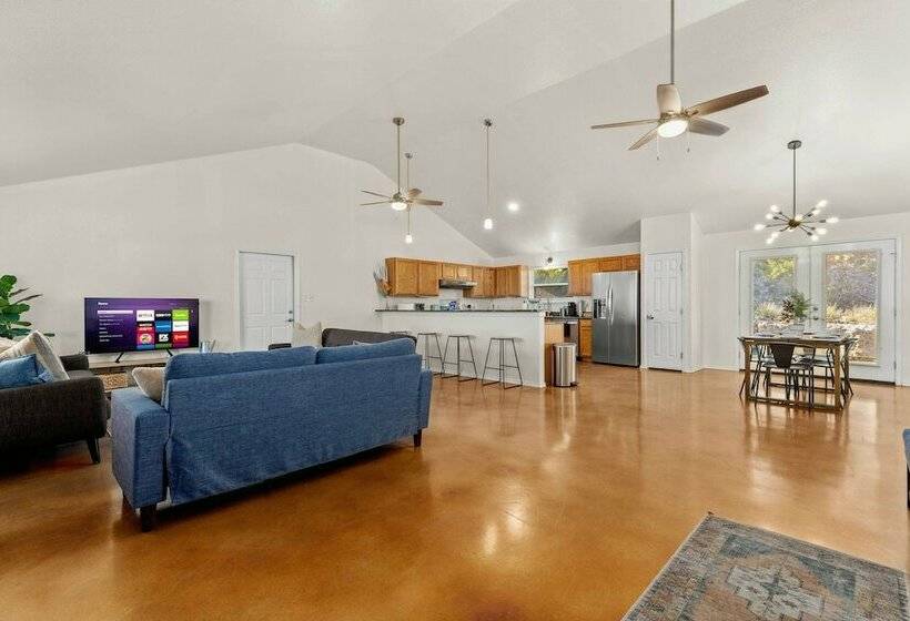 La Paloma Home W/ Game Room ~ 3 Mi To Lake