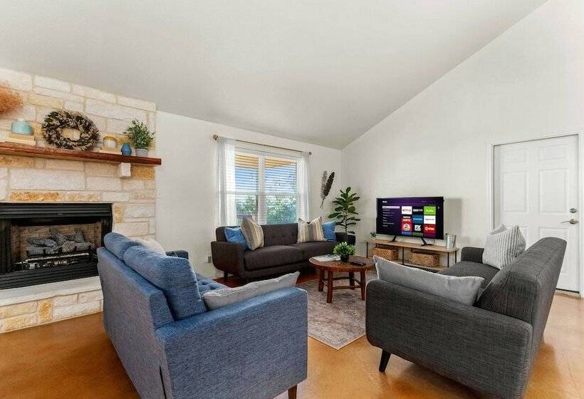 La Paloma Home W/ Game Room ~ 3 Mi To Lake