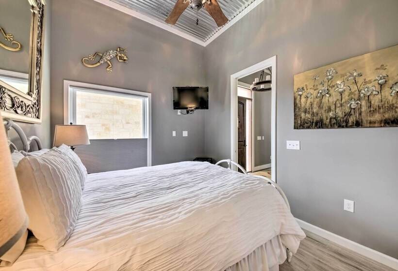 Ladera  Wimberley Estate On 13 Acres W/ Hot Tub