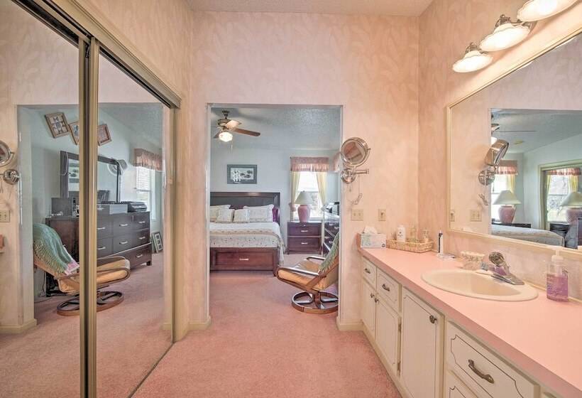 Lady Lake House W/ Lanai & Community Pool!