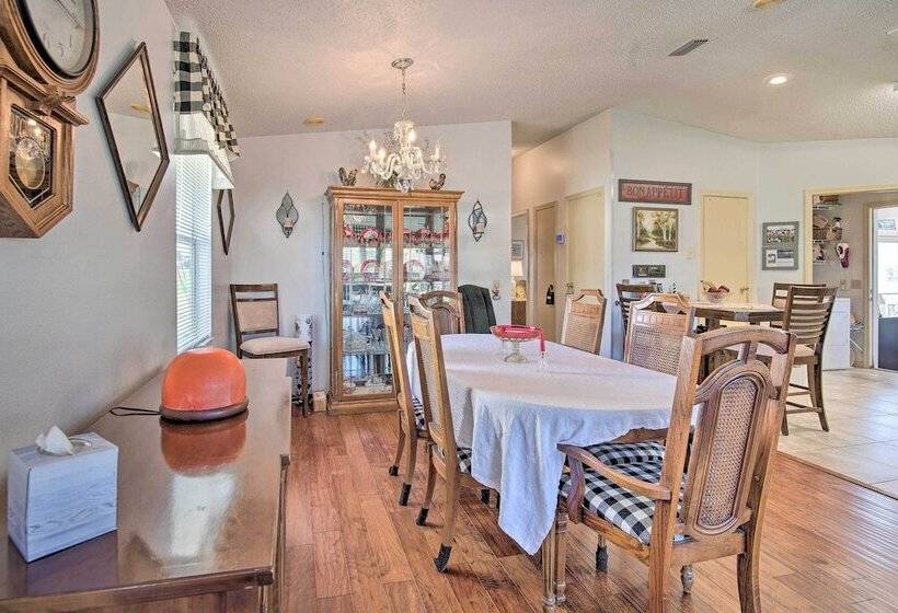 Lady Lake House W/ Lanai & Community Pool!