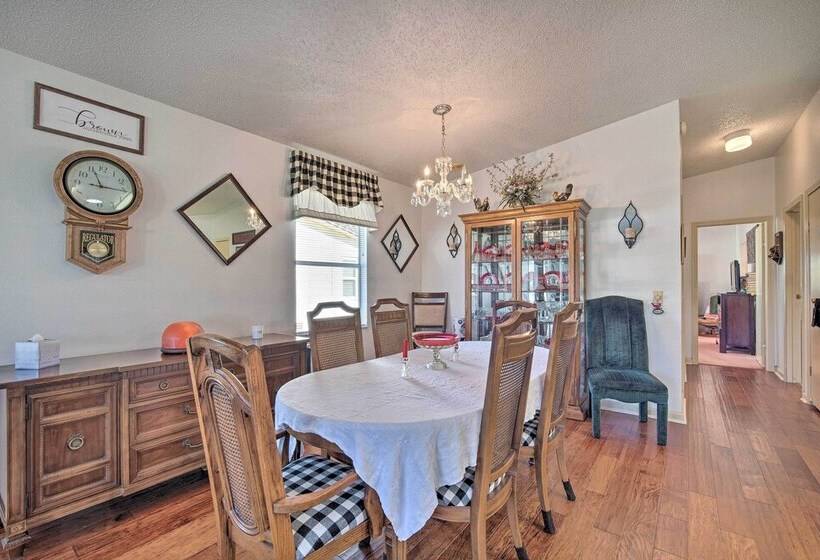 Lady Lake House W/ Lanai & Community Pool!