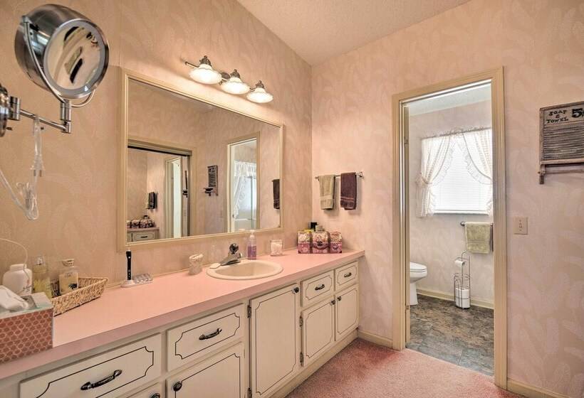 Lady Lake House W/ Lanai & Community Pool!