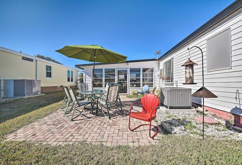 Lady Lake House W/ Lanai & Community Pool!