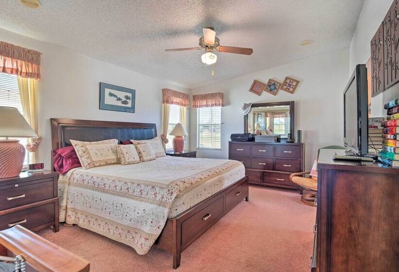 Lady Lake House W/ Lanai & Community Pool!