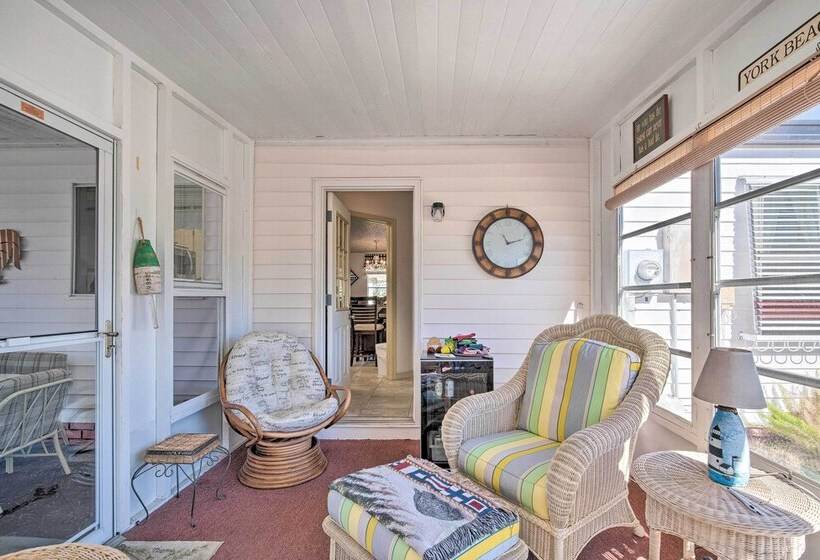 Lady Lake House W/ Lanai & Community Pool!