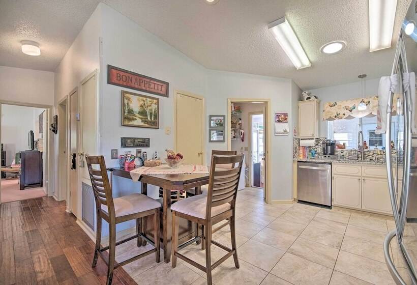 Lady Lake House W/ Lanai & Community Pool!