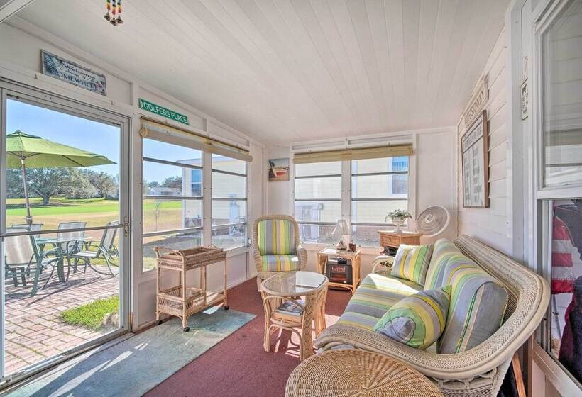 Lady Lake House W/ Lanai & Community Pool!