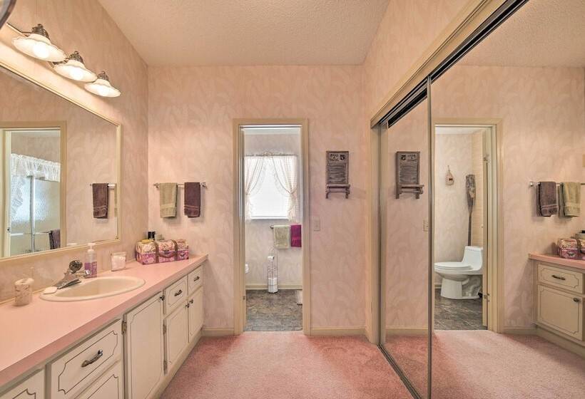 Lady Lake House W/ Lanai & Community Pool!