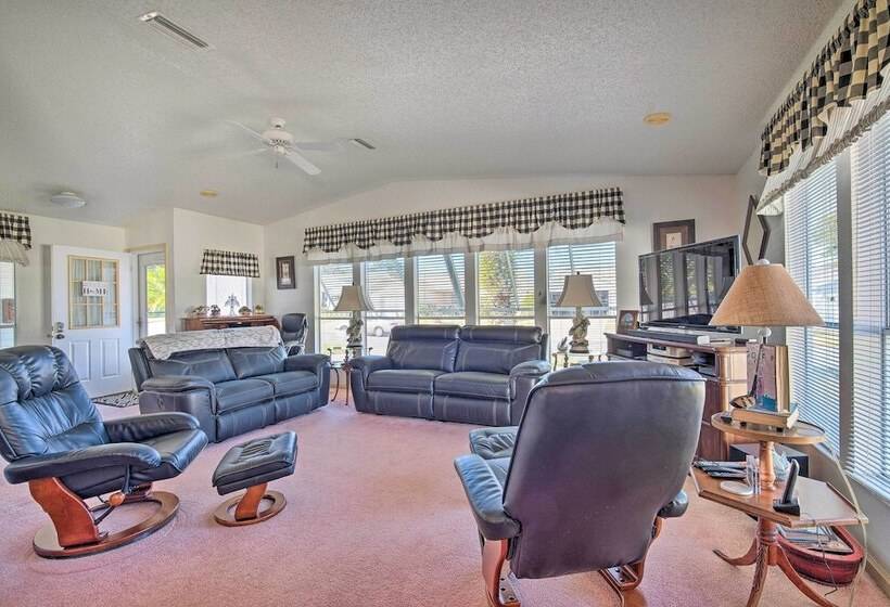 Lady Lake House W/ Lanai & Community Pool!