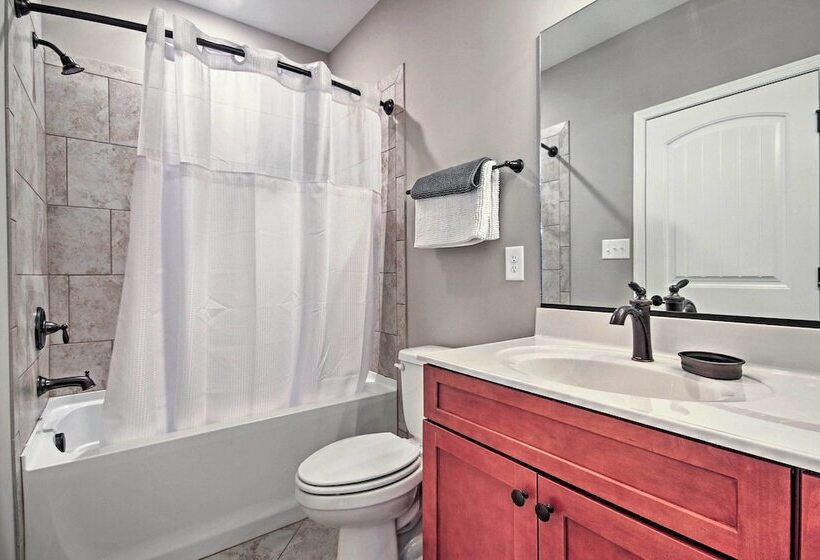 Lake Anna Home W/ Dock & Private Shoreline!