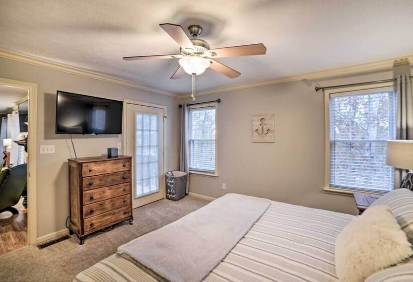 Lake Barkley Home With Fire Pit & Private Dock!