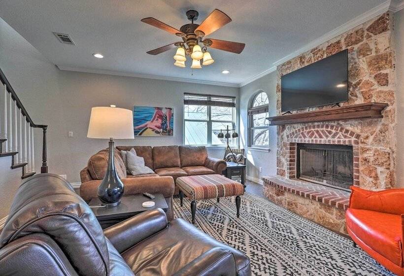 Lake Lbj Waterfront Vacation Rental!