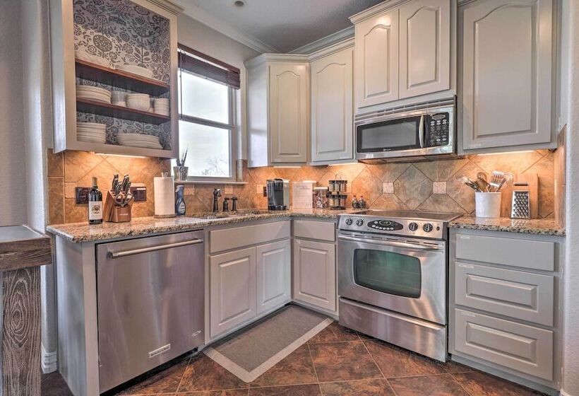 Lake Lbj Waterfront Vacation Rental!