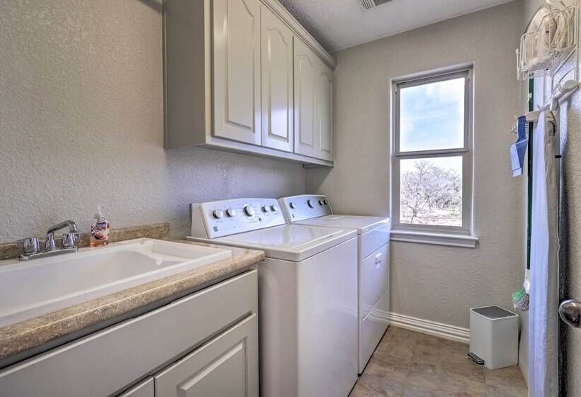 Lake Lbj Waterfront Vacation Rental!