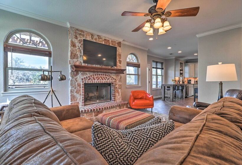 Lake Lbj Waterfront Vacation Rental!