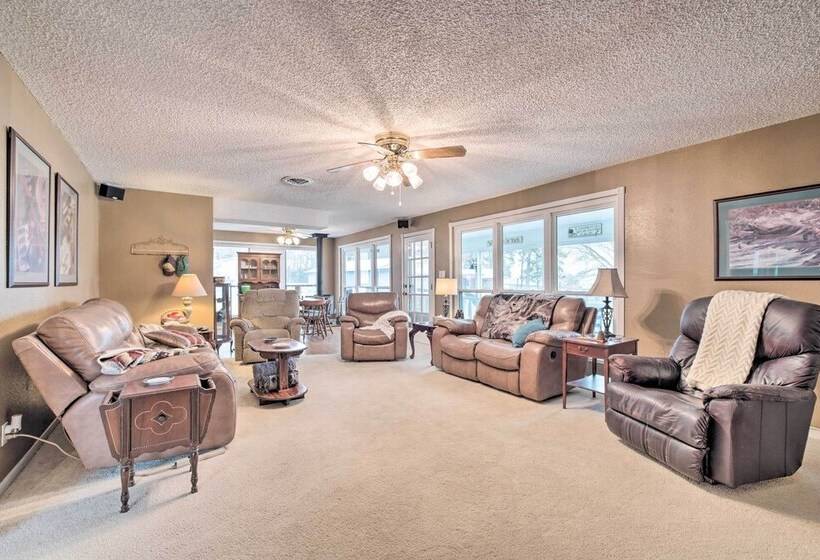 Lake Livingston Hideaway W/ Dock + Gas Grill!