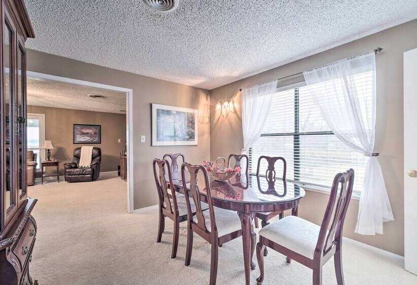 Lake Livingston Hideaway W/ Dock + Gas Grill!