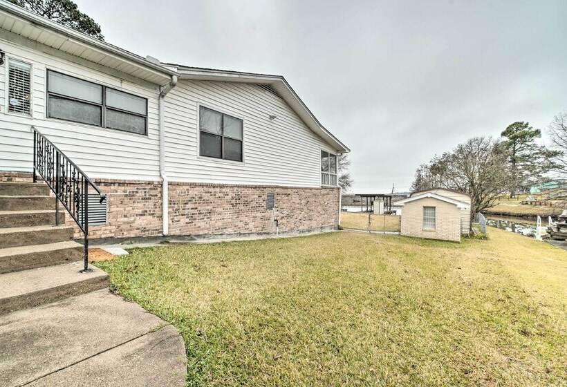 Lake Livingston Hideaway W/ Dock + Gas Grill!