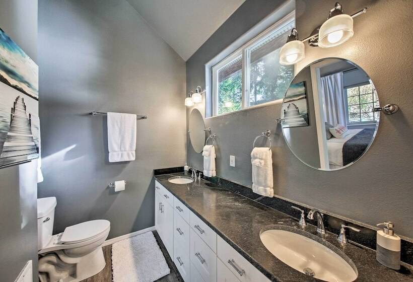 Lake Pend Oreille Home W/dock & Paddle Boards