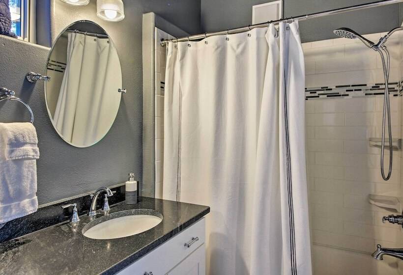 Lake Pend Oreille Home W/dock & Paddle Boards