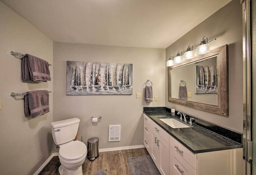 Lake Pend Oreille Home W/dock & Paddle Boards