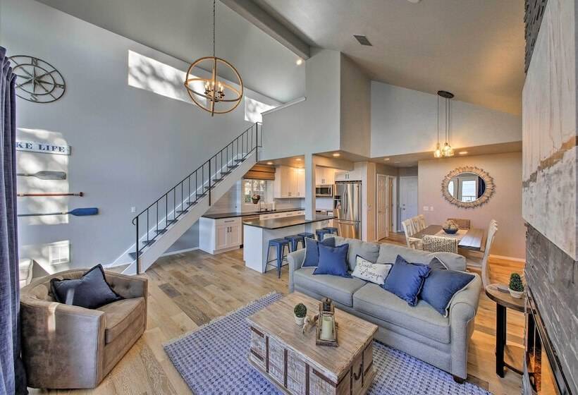 Lake Pend Oreille Home W/dock & Paddle Boards