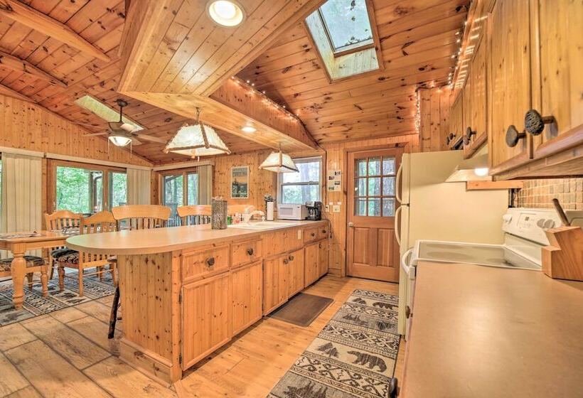 Fire Pit & Grill: Cozy Cabin In Lake Toxaway!