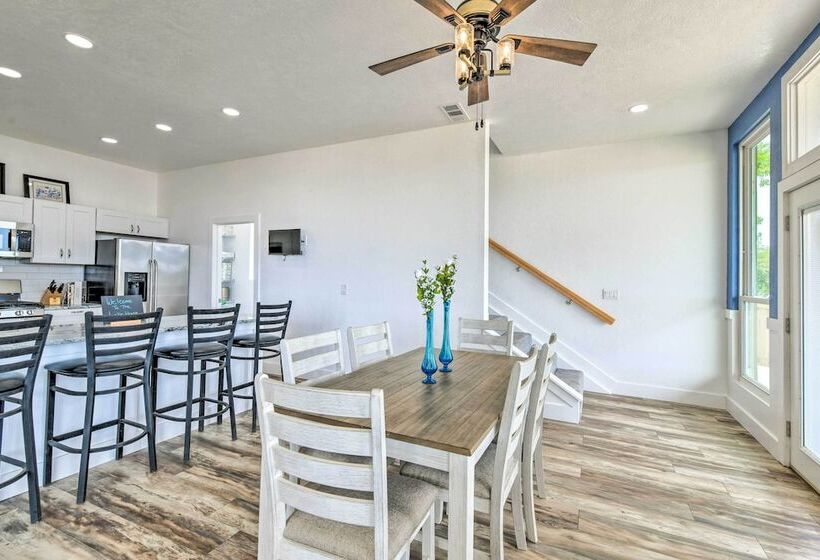 Lakefront Wichita Falls Home W/ Pool & Hot Tub