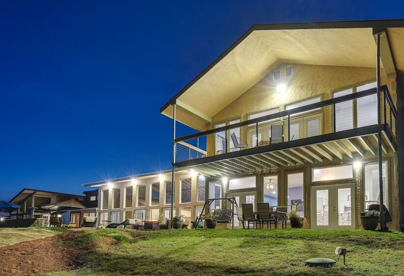 Lakefront Wichita Falls Home W/ Pool & Hot Tub