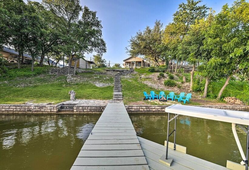 Lakefront Home < 3 Miles To Historic Granbury!