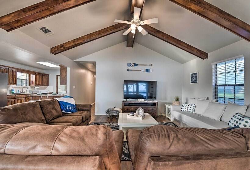 Lakefront Home < 3 Miles To Historic Granbury!