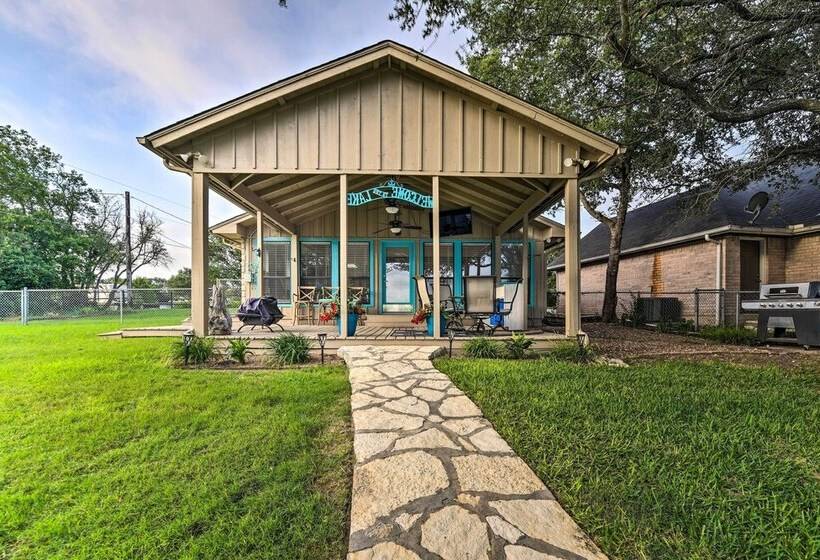 Lakefront Home < 3 Miles To Historic Granbury!