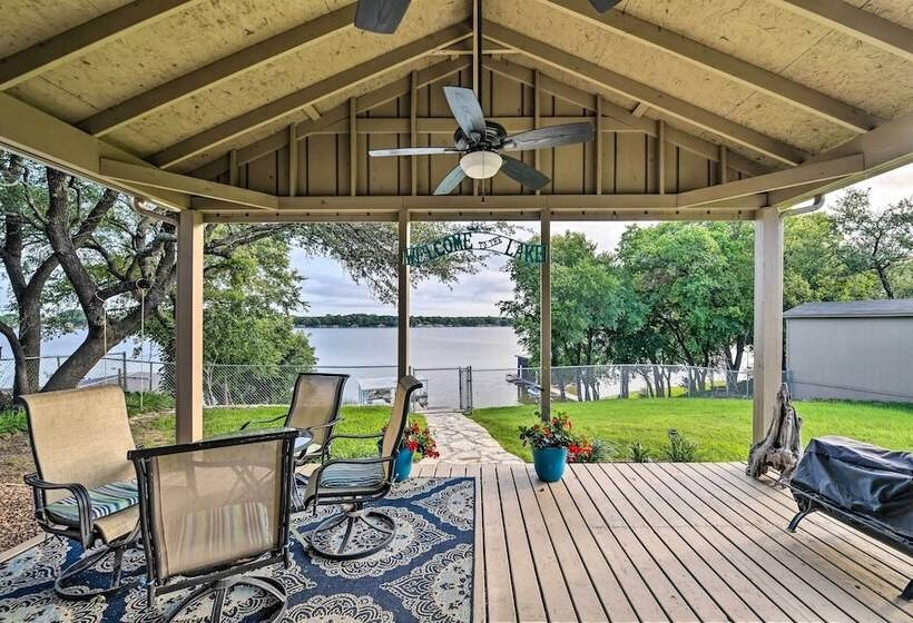 Lakefront Home < 3 Miles To Historic Granbury!