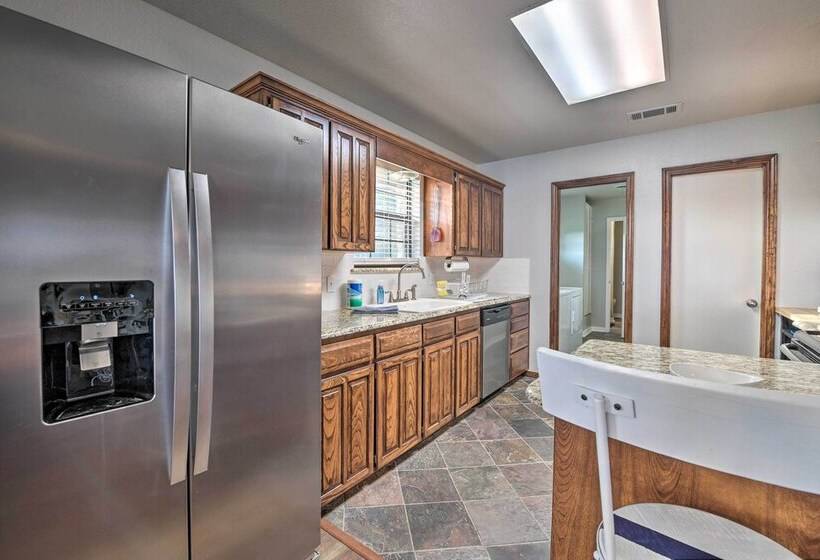 Lakefront Home < 3 Miles To Historic Granbury!