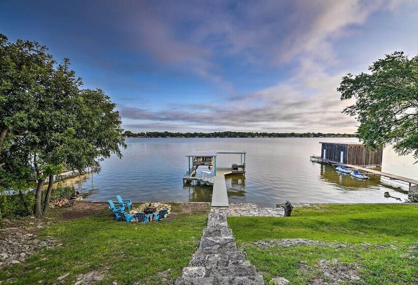 Lakefront Home < 3 Miles To Historic Granbury!
