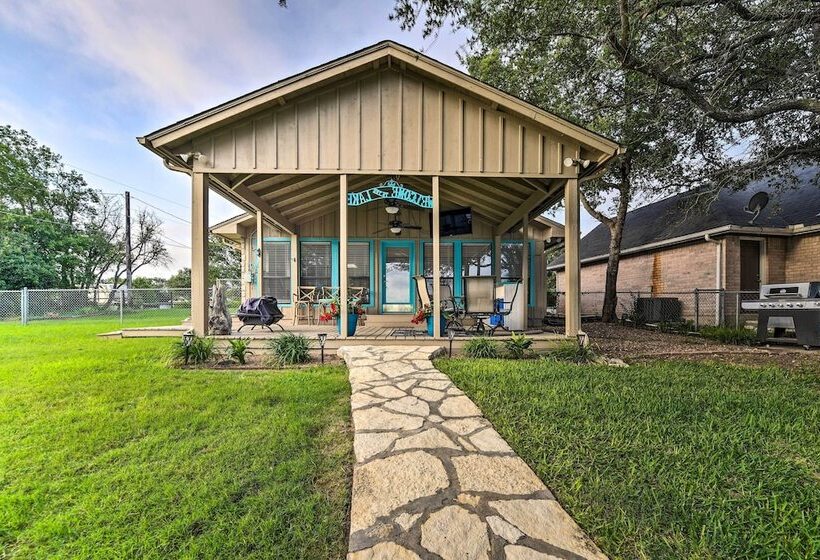 Lakefront Home < 3 Miles To Historic Granbury!