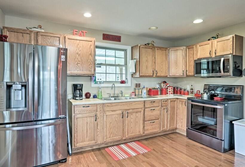 Hickeys Hideaway Walk To Lake, Near Somerset