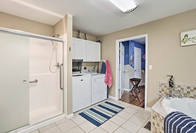 Hickeys Hideaway Walk To Lake, Near Somerset