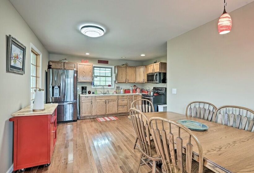 Hickeys Hideaway Walk To Lake, Near Somerset