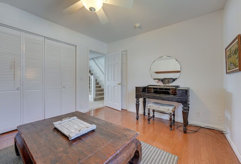 Lakefront Michigan Cottage   Deck, Grill & Kayaks!