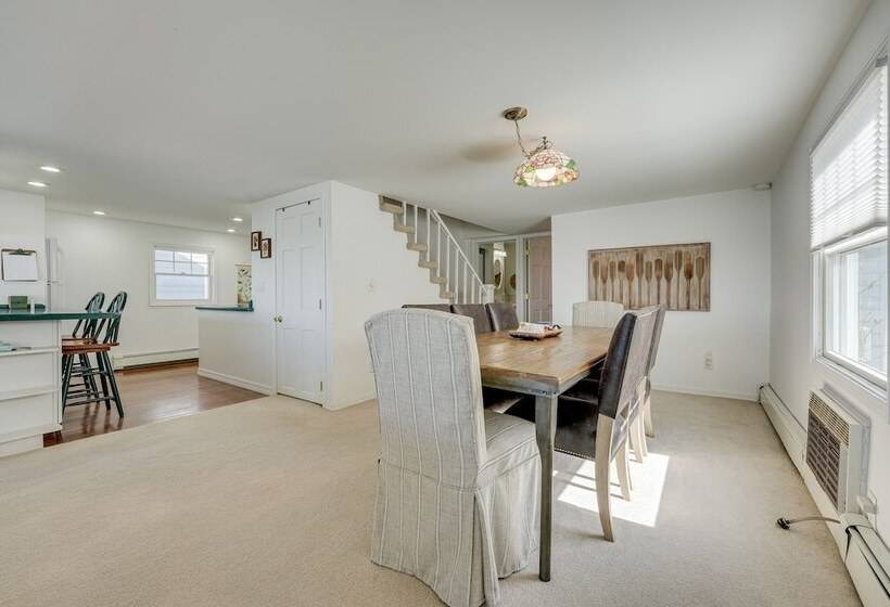 Lakefront Michigan Cottage   Deck, Grill & Kayaks!
