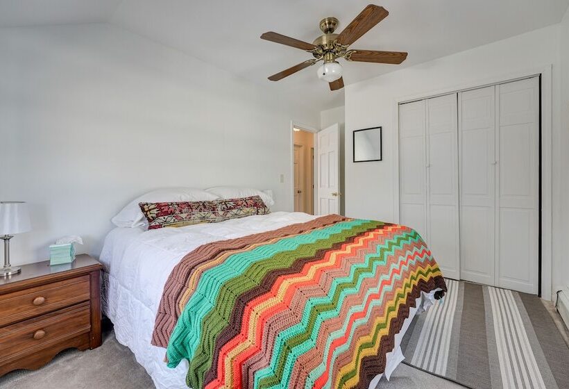 Lakefront Michigan Cottage   Deck, Grill & Kayaks!